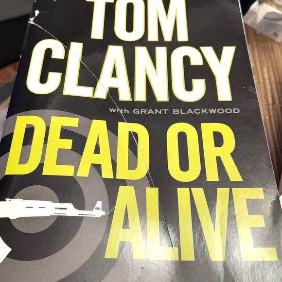 Set of 2 large paperback Tom Clancy Novels. - Picture 3 of 16